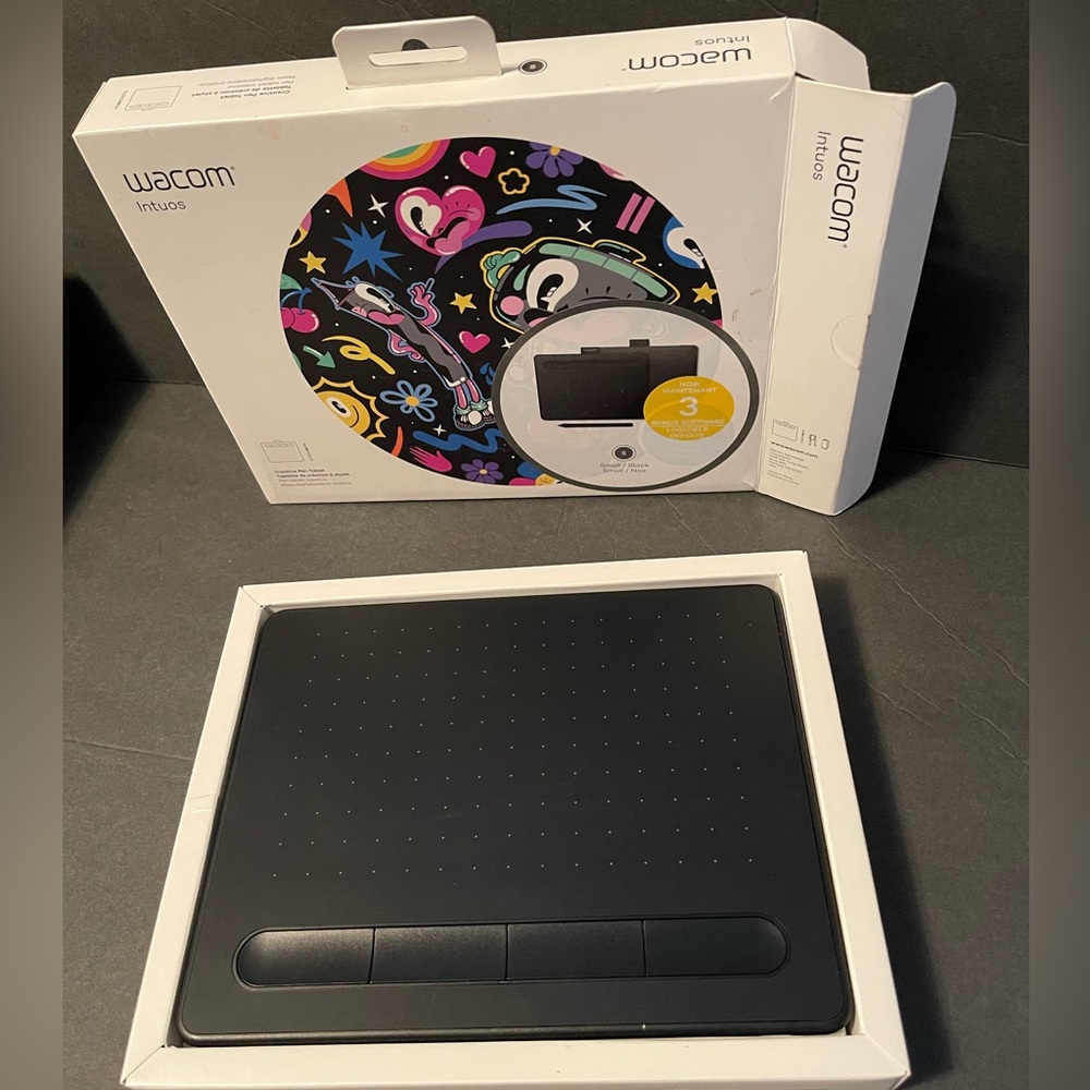 Wacom Intuos Small Graphics Drawing Tablet, includes Training & Software - Picture 3 of 5